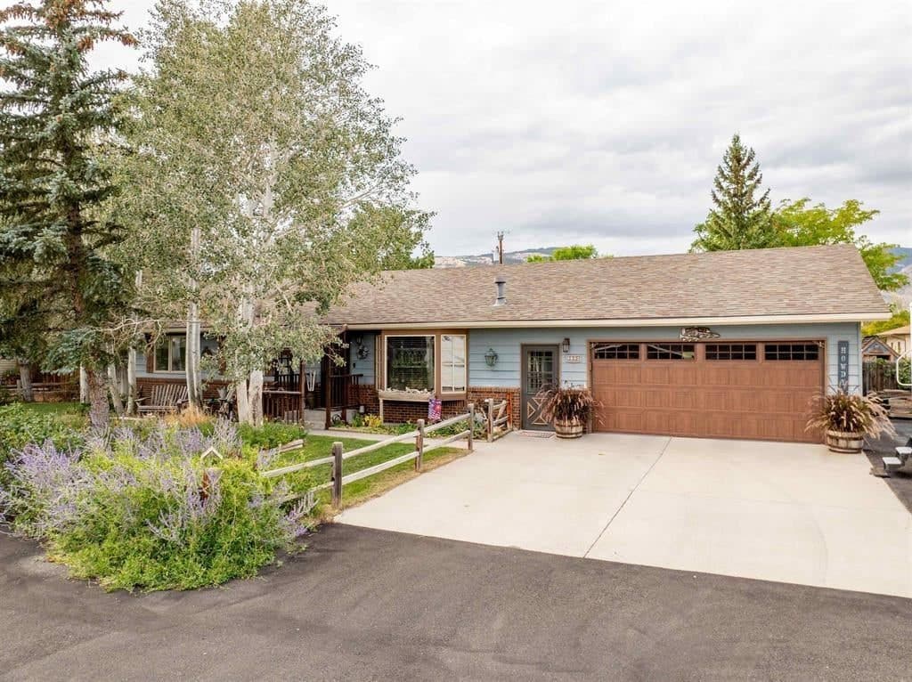 2229 Greever St, Cody, WY 82414 — listing photo