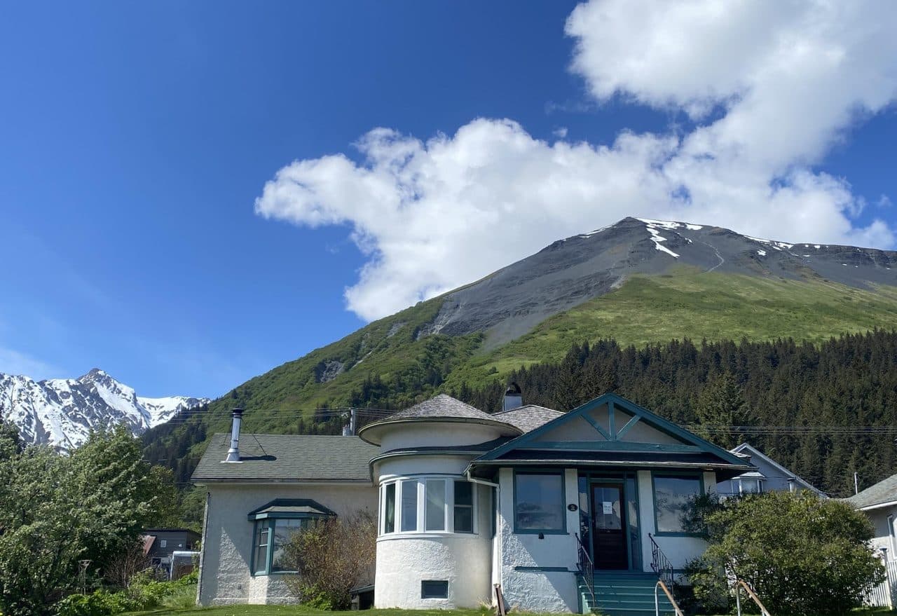 411 Third Ave, Seward, AK 99664 — listing photo