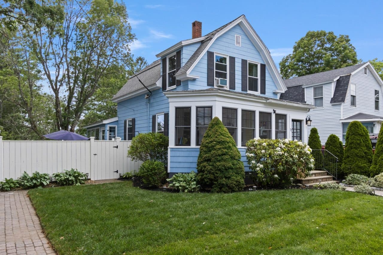 77 Ocean Ave, Old Orchard Beach, ME 04064 — listing photo