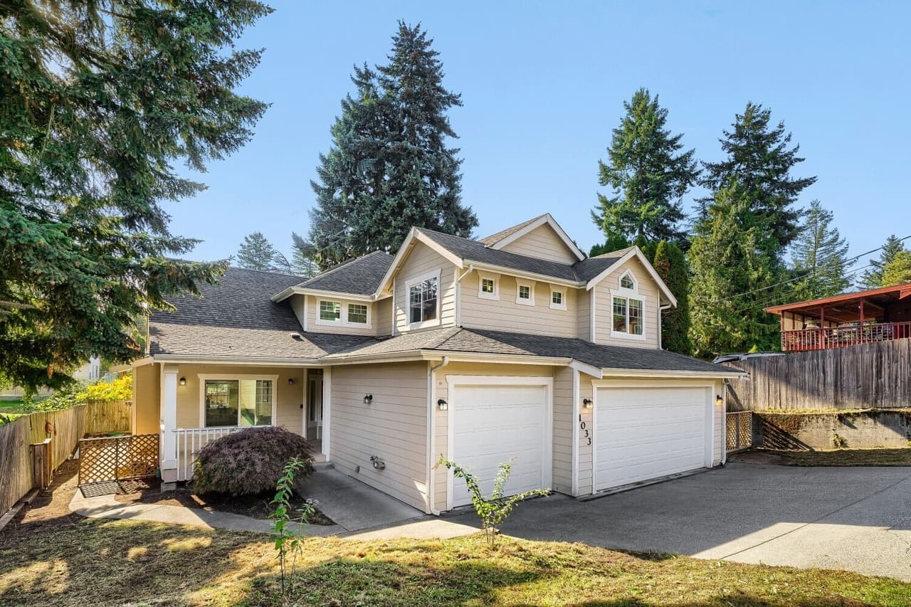 Four-bedroom custom home in Beverly Park, Burien: photo 1